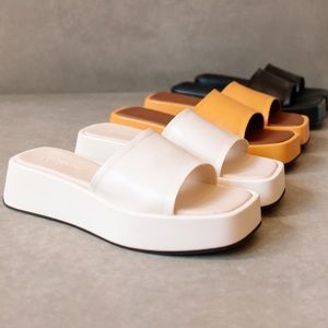 ALOHA brand white, vegan, Janice sandals. Bought from free people.